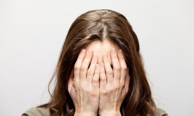 Người phụ nữ để lại con cho chồng cũ sau ly hôn nghĩ gì? Có phải do họ có trái tim sắt đá?