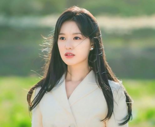 Visual "một 9 một 10" nhưng khi diện chung 1 thiết kế, Kim Ji Won lại lấn lướt Yoona ở khoản này
