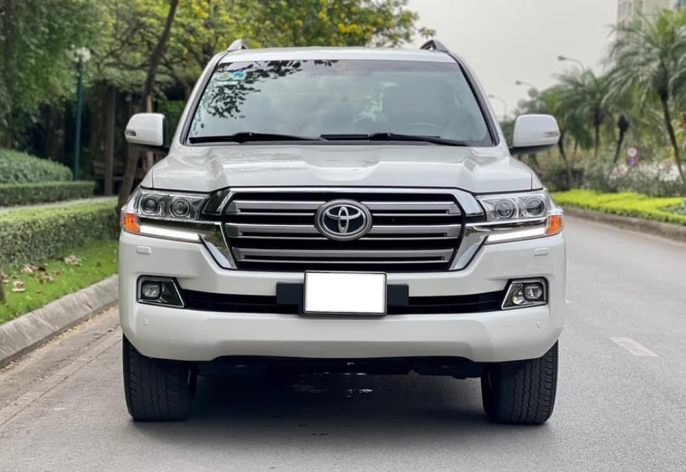 Ngỡ ngàng giá chào bán của Toyota Land Cruiser cũ sau 7 năm lăn bánh