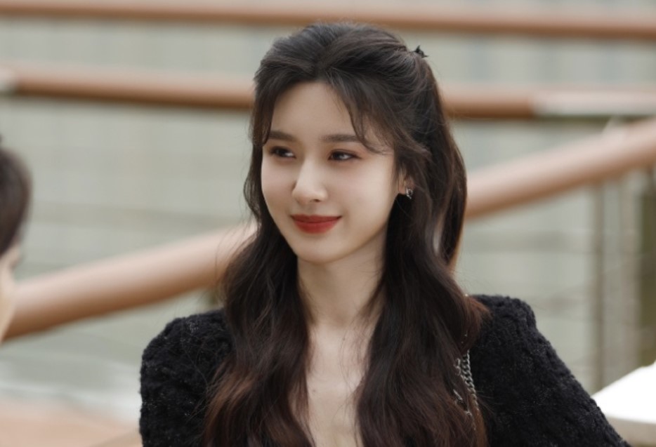 Màn ảnh Hoa ngữ có nàng tiểu thư xinh đẹp ngây ngất, nhìn là thấy tỏa ra khí chất "con nhà giàu"