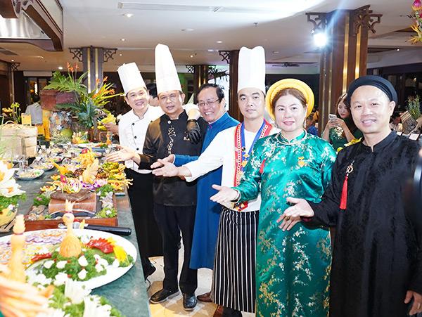 &#x110;&#xE0; N&#x1EB5;ng: C&#xE1;c &#x111;&#x1EA7;u b&#x1EBF;p n&#x1ED5;i ti&#x1EBF;ng k&#x1EC3; c&#xE2;u chuy&#x1EC7;n v&#x1EC1; tinh hoa &#x1EA9;m th&#x1EF1;c Vi&#x1EC7;t