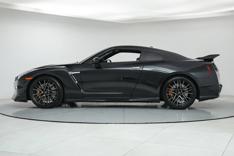 Cận cảnh Nissan GT-R R35 trước khi bị khai tử