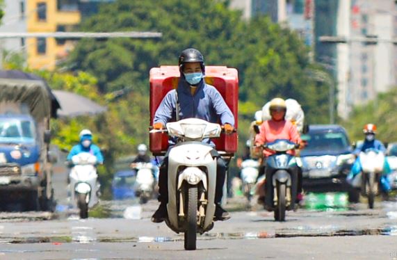 Nhiều khu vực trên cả nước nắng nóng diện rộng, có nơi trên 37 độ C