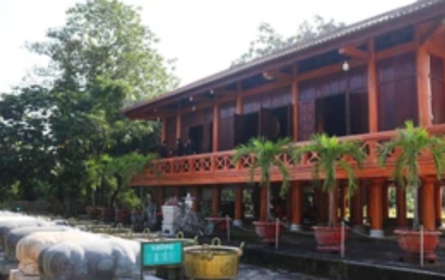 Ngôi đền linh thiêng thờ 9 Mường người Thái