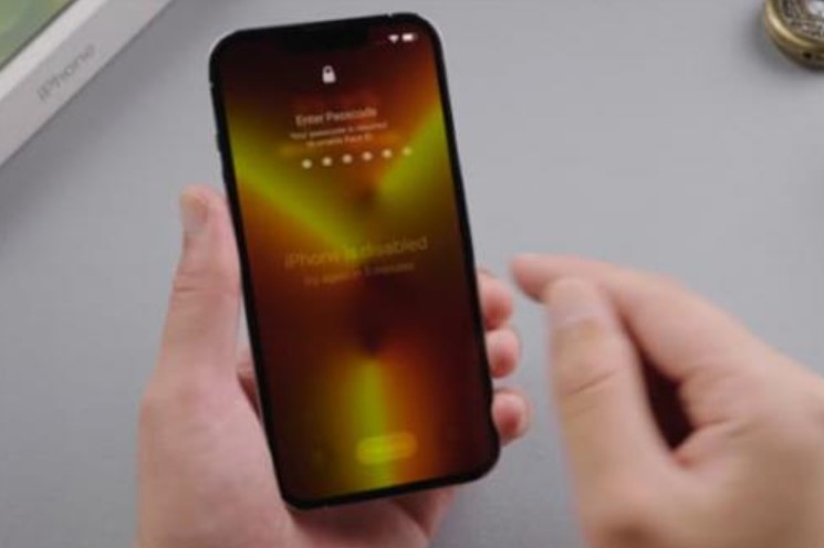 Quên mật khẩu mở khóa iPhone, áp dụng ngay mẹo đơn giản này, ai cũng làm được
