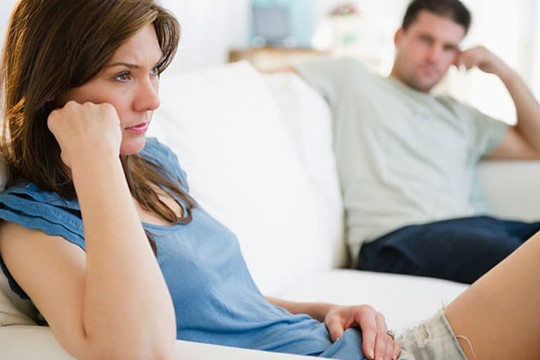 Vui mừng thông báo với chồng tin được thăng chức tăng lương, thế nhưng anh lại bắt tôi phải nghỉ việc ngay lập tức