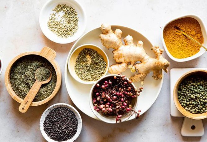 7 lo&#x1EA1;i th&#x1EA3;o m&#x1ED9;c v&#xE0; gia v&#x1ECB; gi&#xFA;p gi&#x1EA3;m &#x111;au do vi&#xEA;m kh&#x1EDB;p d&#x1EA1;ng th&#x1EA5;p