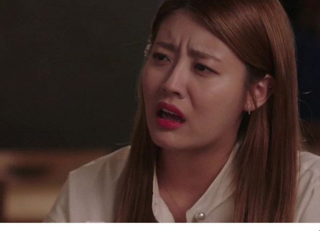 Tôi cầu xin người yêu cho mượn tiền để chữa bệnh cho bà nội và số tiền anh ấy đưa khiến tôi không cầm được nước mắt