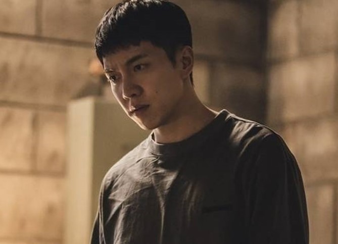 Nửa tháng sau ly hôn nhận được gói hàng vợ cũ gửi, mở ra tôi quỳ sụp xuống đất khóc