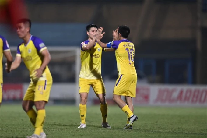Ở trận đấu CLB Hà Nội tiếp đón Nam Định vòng 14 V.League, Duy Mạnh thi đấu rất năng nổ