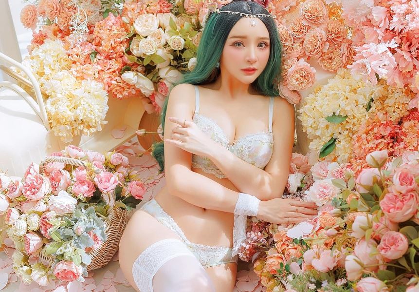 Ngắm gương mặt học sinh, body phụ huynh của nữ thần tắm suối thế hệ mới, khiến bao đàn ông châu Á mê mẩn 