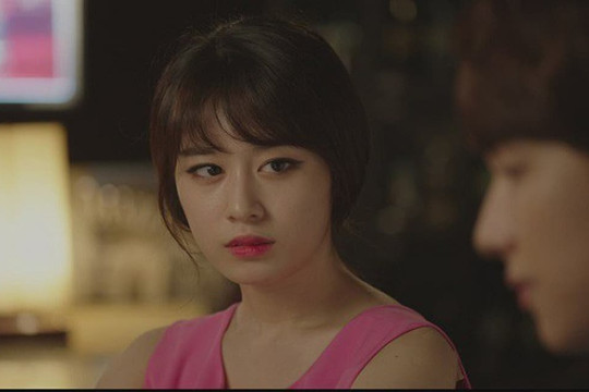 Mang sổ đỏ tỏ tình với bạn gái, nào ngờ cô ấy ném trả lại và buông một câu phũ phàng khiến tôi chết đứng