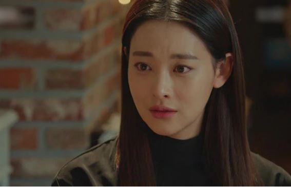 Con trai dẫn người yêu xinh xắn nhưng ăn mặc kỳ lạ về ra mắt gia đình, khi cô gái ấy kéo tay áo lên tôi bủn rủn chân tay