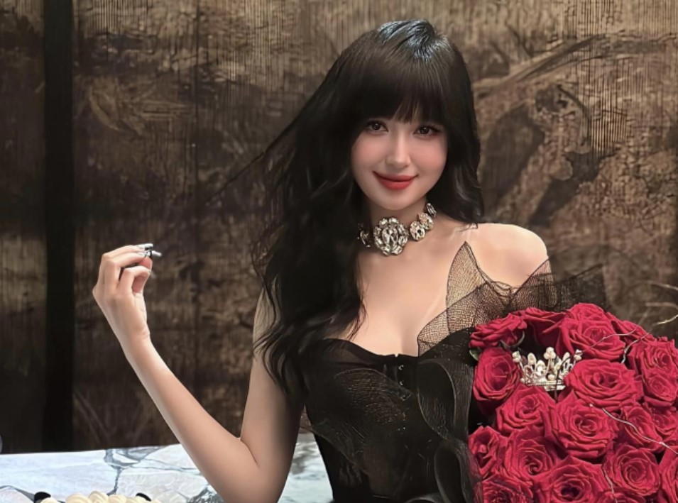 U40 c&#x1EE7;a &quot;&#x111;&#x1EC7; nh&#x1EA5;t hot girl&quot; T&#xE2;m T&#xED;t: S&#x1ED1;ng h&#x1B0;&#x1EDF;ng th&#x1EE5; nh&#x1B0; b&#xE0; ho&#xE0;ng, nhan s&#x1EAF;c &#x111;&#x1EA3;o ng&#x1B0;&#x1EE3;c l&#xE3;o ho&#xE1; g&#xE2;y kh&#xF3; hi&#x1EC3;u