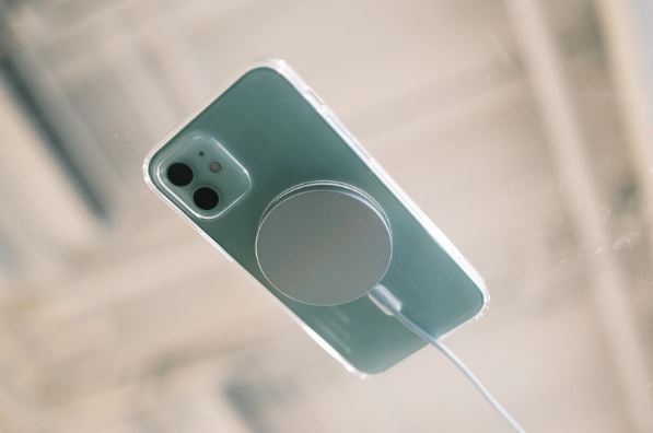 Dòng iPhone này bất ngờ tăng tốc độ sạc khi cập nhật lên iOS 17.4