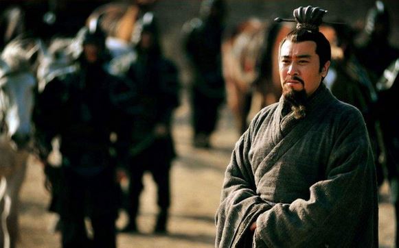 Lưu Bị trên thực tế giả nhân giả nghĩa, nhưng vì sao vẫn được người đời sùng bái hơn Tào Tháo?