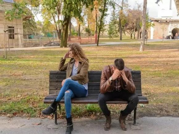 5 điều quan trọng cần làm nếu người yêu cũ bất chợt nhắn tin cho bạn