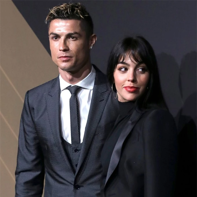 Georgina bắt đầu hẹn hò với Ronaldo từ năm 2016