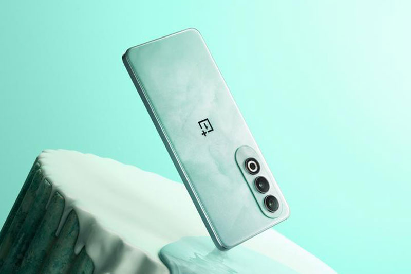 Smartphone chip Snapdragon 7 Plus Gen 3, chống nước, sạc 100W, giá hơn 7 triệu đồng