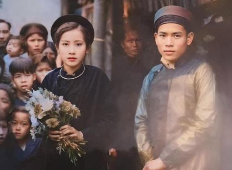 &#x1EA2;nh c&#x1B0;&#x1EDB;i c&#x1EE7;a m&#x1ED9;t gia &#x111;&#xEC;nh gi&#xE0;u c&#xF3; &#x1EDF; H&#xE0; N&#x1ED9;i n&#x103;m 1938 &#x27;g&#xE2;y s&#x1ED1;t&#x27;, c&#xF4; d&#xE2;u nh&#x1B0; giai nh&#xE2;n H&#xE0; Th&#xE0;nh gi&#x1EDD; th&#x1EBF; n&#xE0;o?