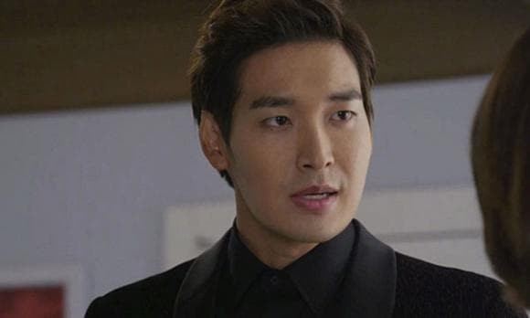 Bắt gặp bạn gái của anh trai vào nhà nghỉ với người khác, tôi chụp ảnh gửi cho anh ấy ngay nào ngờ sự thật còn sốc hơn