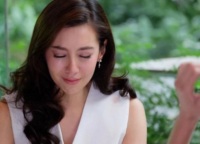 Giữa lúc cầu hôn thì một người đàn ông mặt mày dữ tợn, xăm trổ đầy mình xuất hiện đòi 200 triệu khiến tôi phải trợn mắt nhìn lại người yêu mình