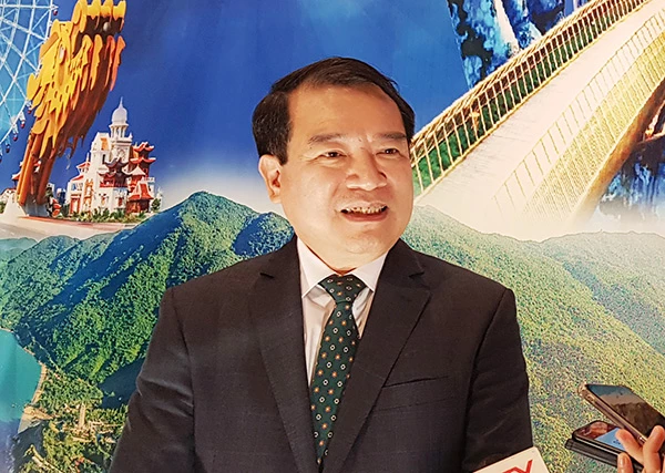 Phó Cục trưởng Cục Du lịch quốc gia Hà Văn Siêu trả lời phỏng vấn báo chí tại buổi công bố chương trình kích cầu du lịch "Tận hưởng Đà Nẵng 2024".