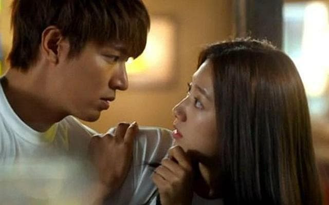 Kiên quyết chia tay bạn gái nghèo, bất ngờ cô ấy đưa ra một cuốn sổ tiết kiệm 5 tỷ khiến tôi choáng váng