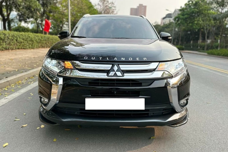 Lăn bánh hơn 2 vạn km, Mitsubishi Outlander cũ trượt giá ngang một chiếc Xpander 'đập hộp'