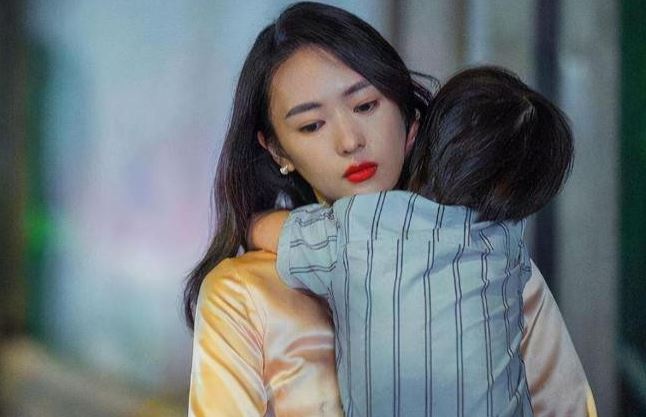 Về ra mắt nhà bạn trai, bất ngờ có một người phụ nữ dắt theo hai đứa nhỏ đến xưng là vợ của người yêu tôi