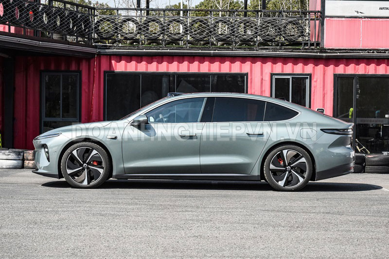 Chi tiết xe điện mạnh 644 mã lực, phạm vi hoạt động 675 km/lần sạc, giá gần 1,4 tỷ đồng