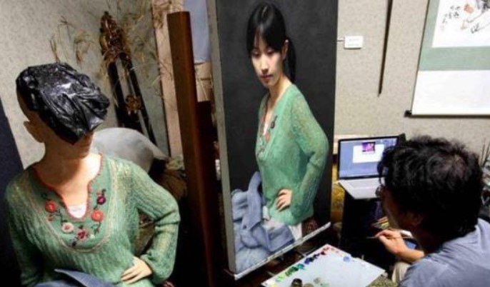 Một bức chân dung thiếu nữ 'bình thường' nhưng lại được bán với giá 240 tỷ, chuyên gia: phóng to gấp 100 lần để xem