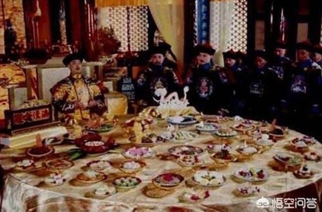 V&#xEC; sao Ho&#xE0;ng &#x111;&#x1EBF; hi&#x1EBF;m khi &#x103;n &#x111;&#x1ED3; n&#xF3;ng v&#xE0; ch&#x1EC9; &#x111;&#x1B0;&#x1EE3;c &#x103;n 1 m&#xF3;n kh&#xF4;ng qu&#xE1; 3 l&#x1EA7;n?