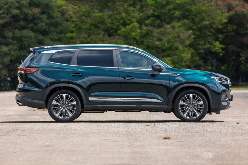 SUV 7 chỗ động cơ tăng áp, giá gần 800 triệu đồng, cạnh tranh với Hyundai Santa Fe