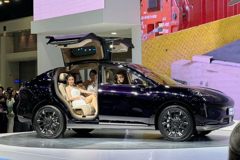 Xe điện công suất 340 mã lực, sạc 15 phút di chuyển 400 km, giá gần 1,3 tỷ đồng