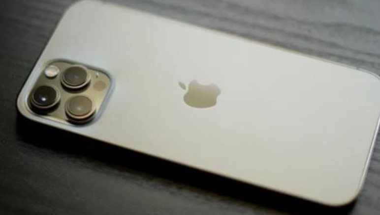 Đặt điện thoại xuống bàn nên úp hay ngửa màn hình, những lý do thiết thực ai cũng cần biết