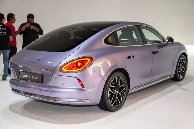 Xe sedan công suất 408 mã lực, thiết kế sang chảnh, giá gần 870 triệu đồng