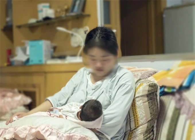 Từ khi sinh con, em đã khóc và tủi thân rất nhiều vì những điều ấm ức. (Ảnh minh họa)