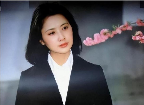 Cô quả thực là 'người phụ nữ đẹp nhất đại lục', ở tuổi 72 vẫn đẹp đến nghẹt thở, khiến nhiều người nhìn chưa bước ra khỏi bộ phim 'Tây Du Ký'