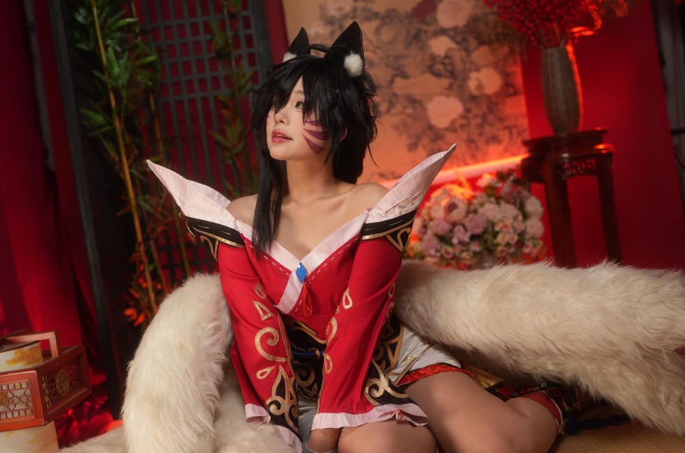 Cựu MC Riot - "Hậu bối của Minh Nghi" trổ tài cosplay nàng cáo Ahri siêu quyến rũ