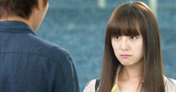 Hãnh diện vì được nhà ngoại trao 3 cây vàng, còn nhà chồng chẳng có gì, thế nhưng đêm hôm cưới chồng đưa ra một thứ làm tôi sững sờ