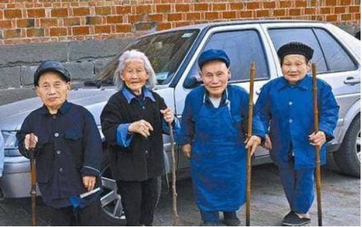 Tại 'ngôi làng người lùn' bí ẩn ở Tứ Xuyên, nhiều người ngừng phát triển khi mới 5 tuổi, chiều cao trung bình 80 cm