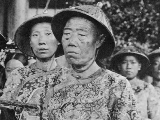 Vào thời cổ đại, việc đi vệ sinh khiến thái giám vô cùng khổ tâm, khi biết được sự thật đằng sau ai cũng đau lòng