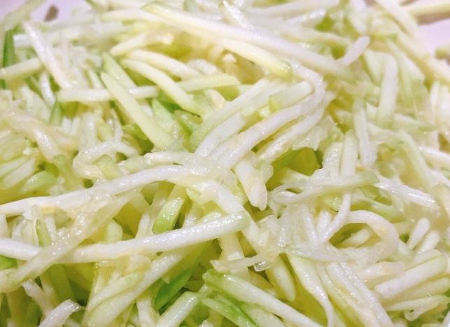 Loại quả bán đầy chợ nhưng rất giàu dinh dưỡng và lành tính, giá khoảng 60.000 đồng/kg, đem làm đồ ăn sáng cực ngon