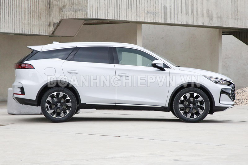 SUV ‘chất’ hơn Hyundai Santa Fe, tiết kiệm xăng hơn xe máy, giá rẻ bất ngờ