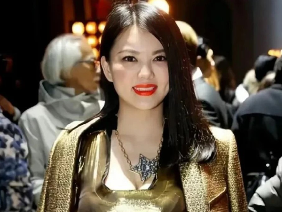 MC giàu nhất Trung Quốc với hơn 70 căn nhà, sống như bà hoàng