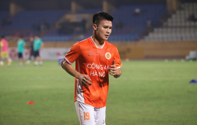 Quang Hải xuất thần, HLV Kiatisak phải thốt lên một điều