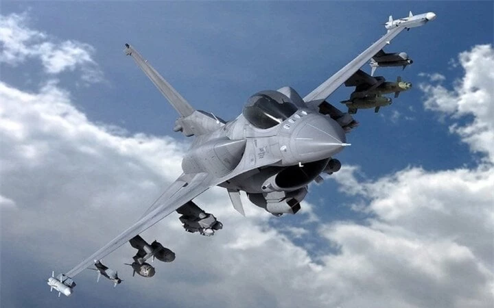 Chiến đấu cơ F-16V mang tên lửa AIM-120.