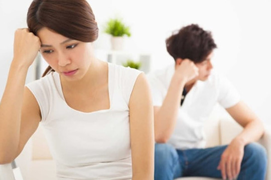 Gia đình túng thiếu nhưng chồng vẫn nhất mực đi vay tiền để làm xét nghiệm ADN cho con gái mới sinh