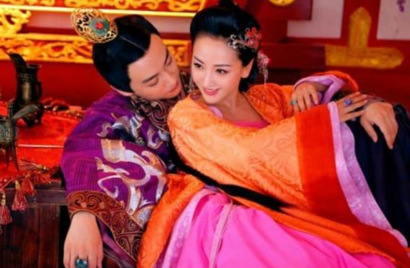 Thời xưa, các phi tần hầu hạ hoàng đế, họ phải chịu đựng ba điều ngoài việc không thể nói, điều mà người thường rất khó hiểu